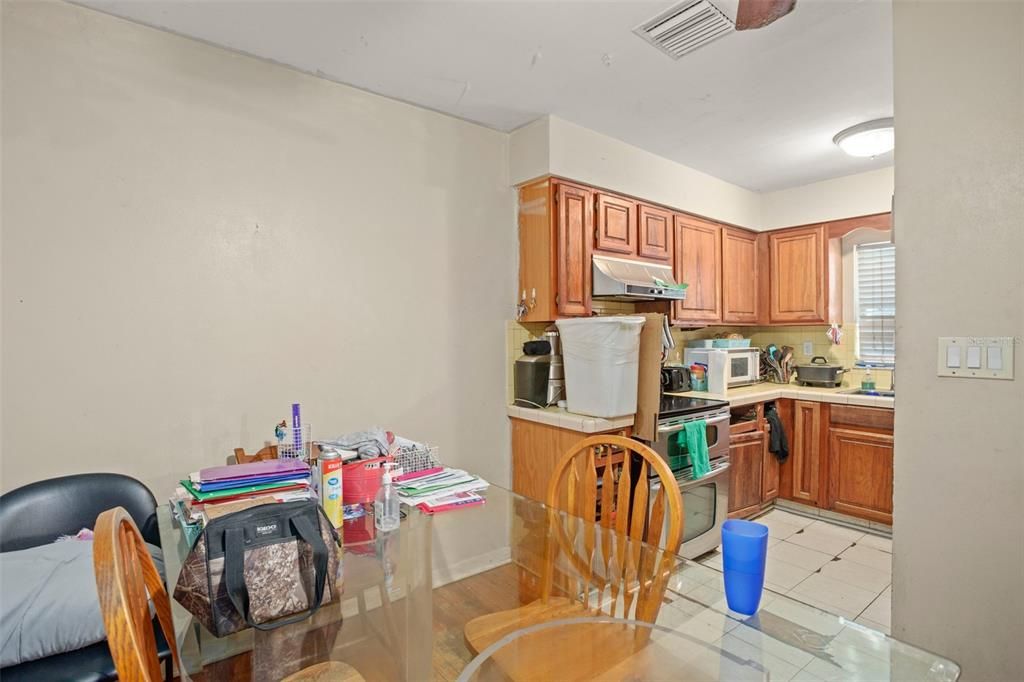 Active With Contract: $224,900 (3 beds, 1 baths, 1109 Square Feet)
