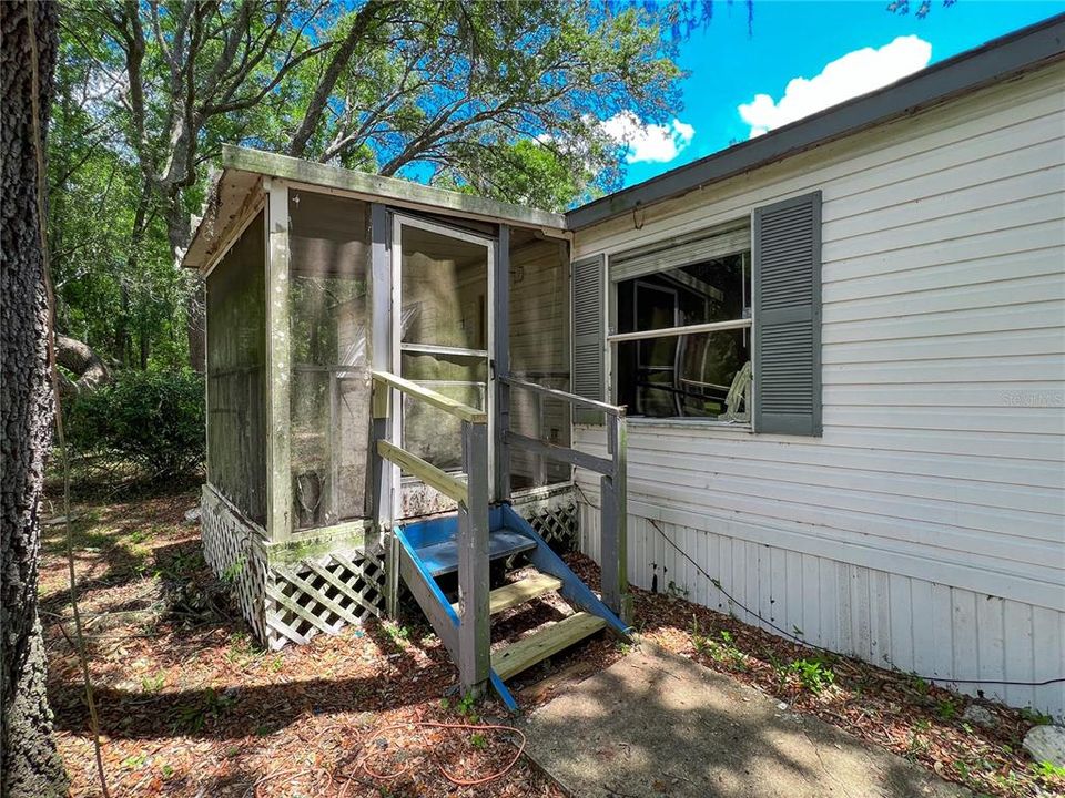 For Sale: $69,900 (3 beds, 2 baths, 960 Square Feet)