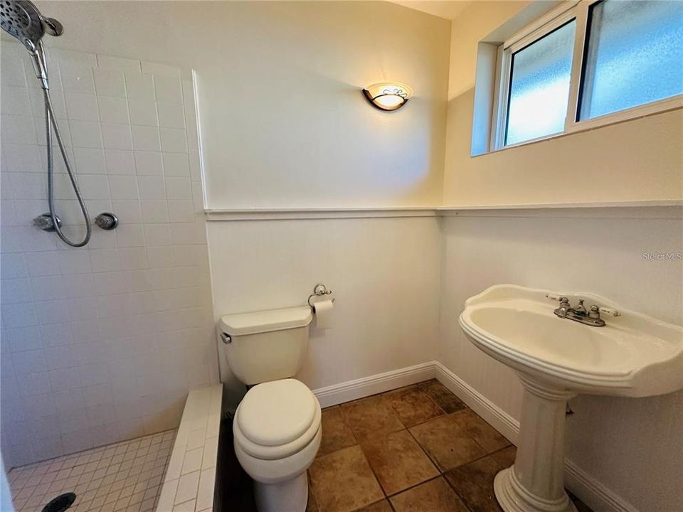 For Rent: $2,750 (3 beds, 2 baths, 1222 Square Feet)