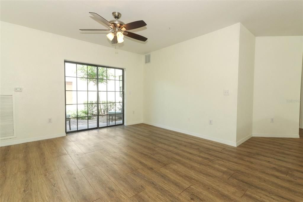 For Sale: $250,000 (2 beds, 2 baths, 1107 Square Feet)