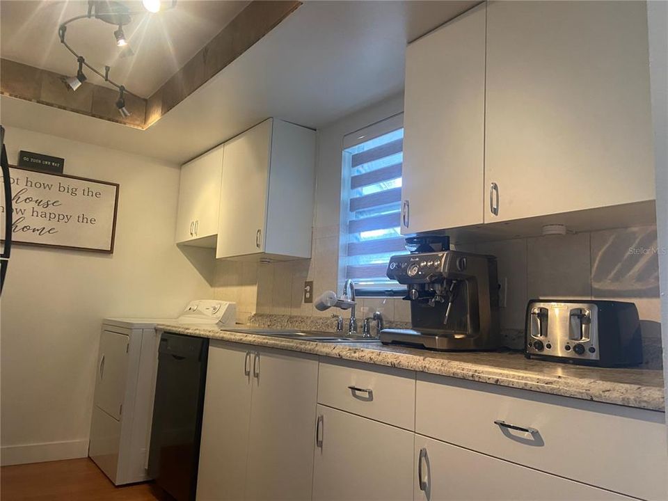 Active With Contract: $110,000 (1 beds, 1 baths, 642 Square Feet)