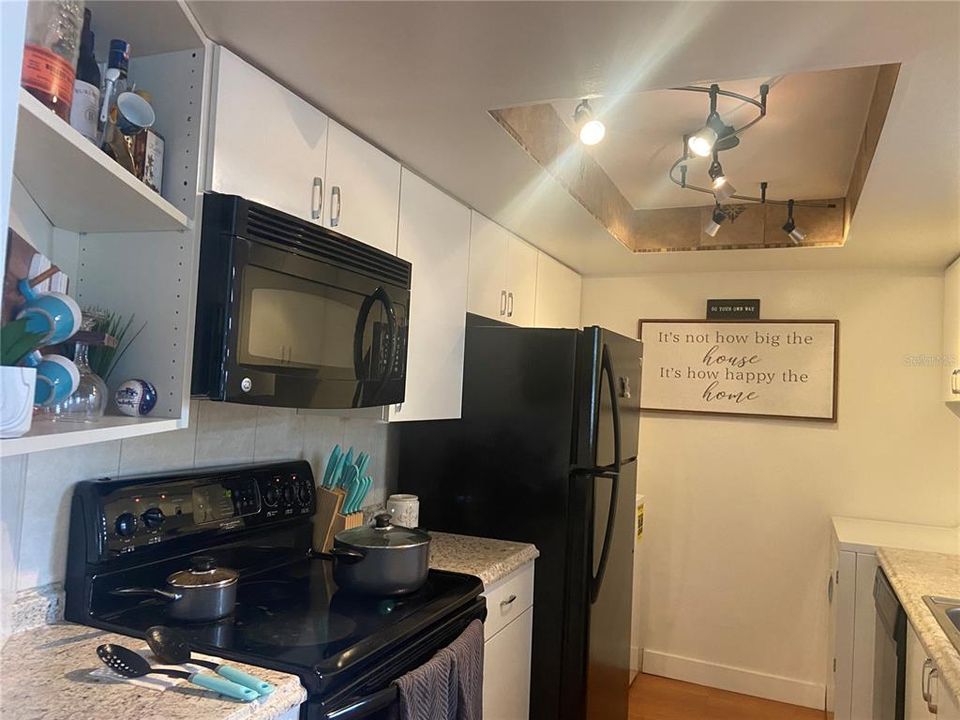 Active With Contract: $110,000 (1 beds, 1 baths, 642 Square Feet)