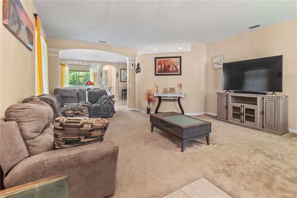 For Sale: $405,000 (3 beds, 2 baths, 1598 Square Feet)