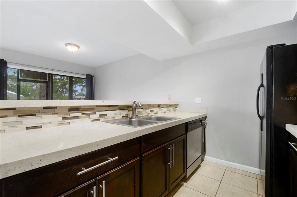 For Sale: $235,000 (2 beds, 2 baths, 1139 Square Feet)