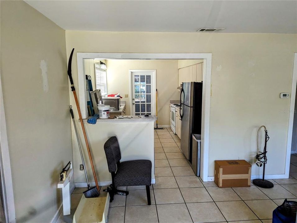 Active With Contract: $425,000 (2 beds, 1 baths, 860 Square Feet)