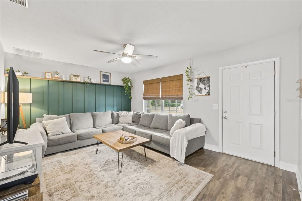 Recently Sold: $305,000 (2 beds, 2 baths, 1125 Square Feet)