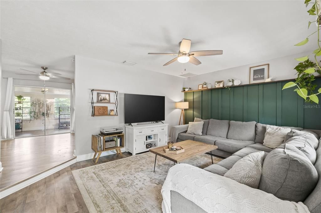 Recently Sold: $305,000 (2 beds, 2 baths, 1125 Square Feet)