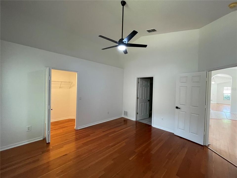 For Rent: $2,555 (4 beds, 2 baths, 1830 Square Feet)
