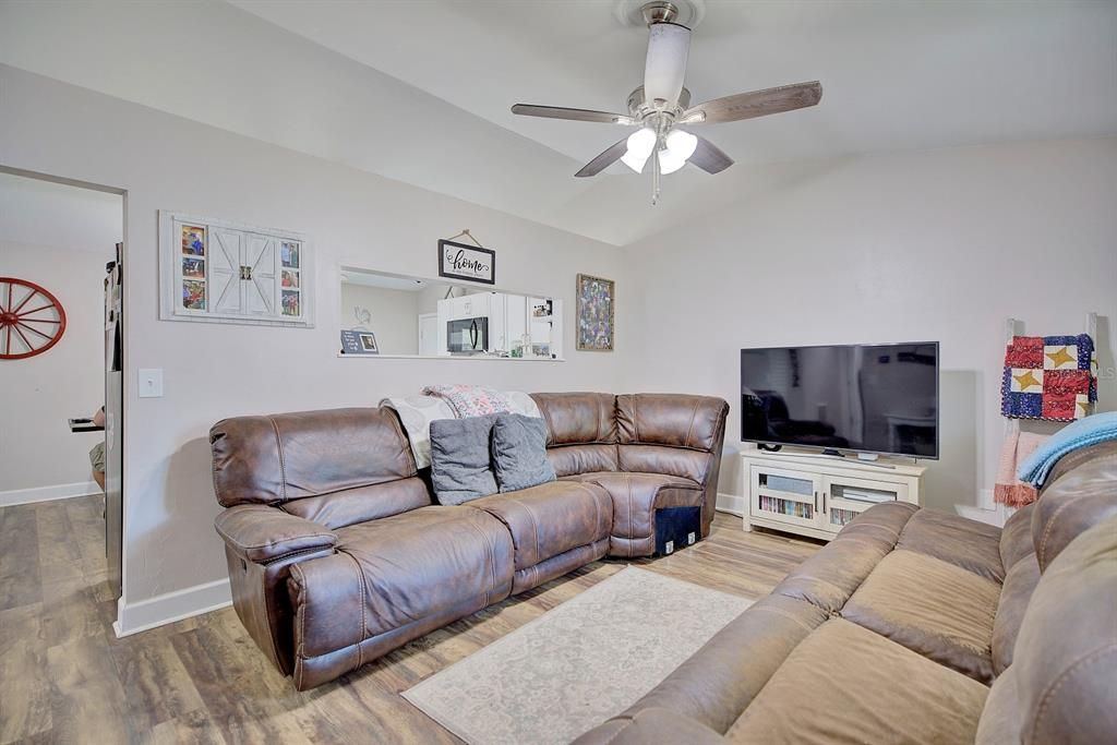 For Sale: $225,000 (3 beds, 1 baths, 1115 Square Feet)