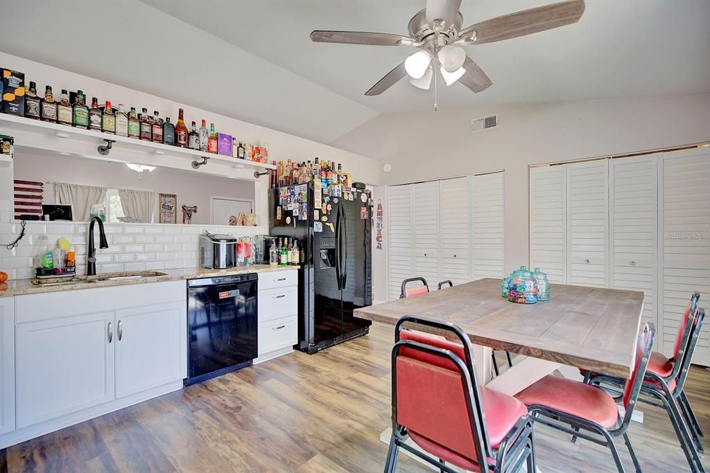 For Sale: $225,000 (3 beds, 1 baths, 1115 Square Feet)