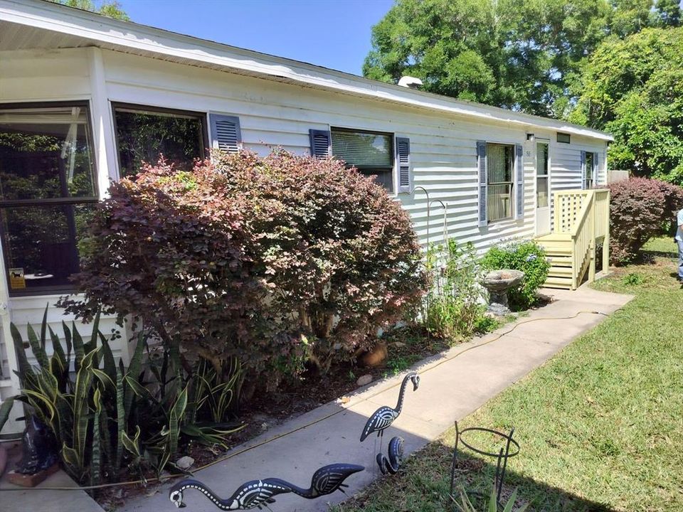 For Sale: $125,000 (3 beds, 2 baths, 1375 Square Feet)