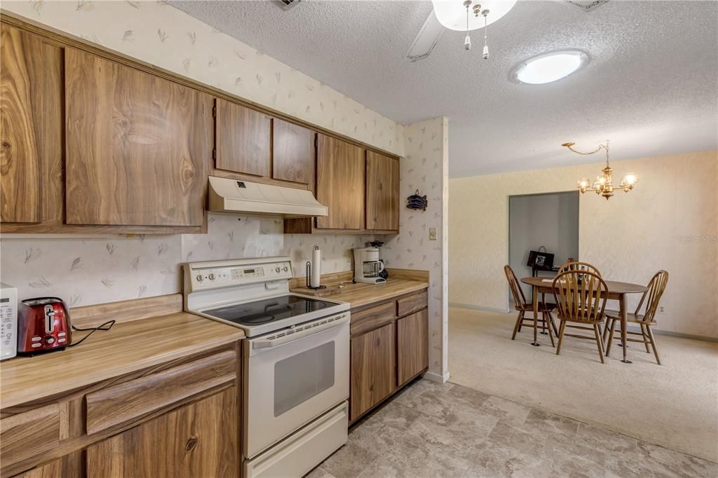 For Sale: $299,000 (2 beds, 2 baths, 1162 Square Feet)
