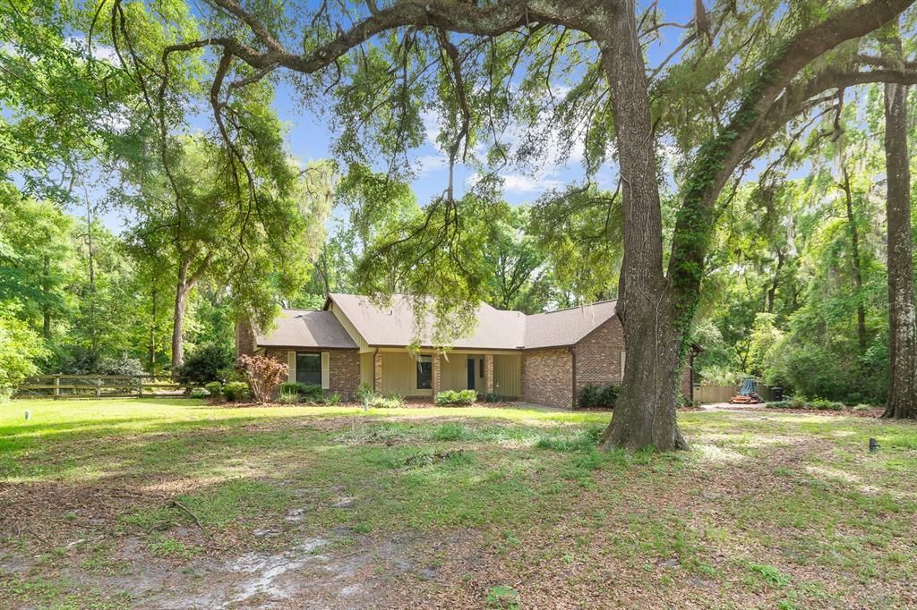 Modern Farmhouse in the heart of SW Gainesville