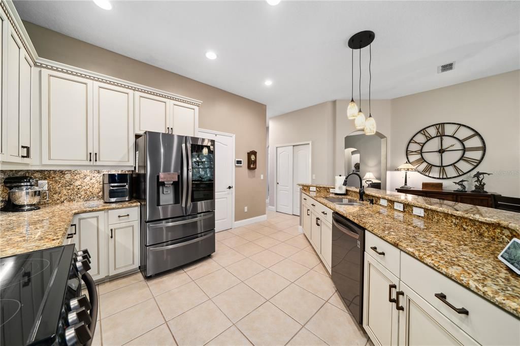 Recently Sold: $599,000 (4 beds, 3 baths, 2450 Square Feet)
