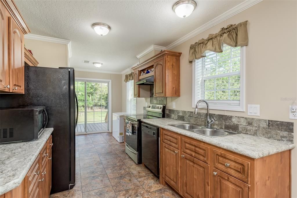 Recently Sold: $465,000 (3 beds, 2 baths, 1468 Square Feet)