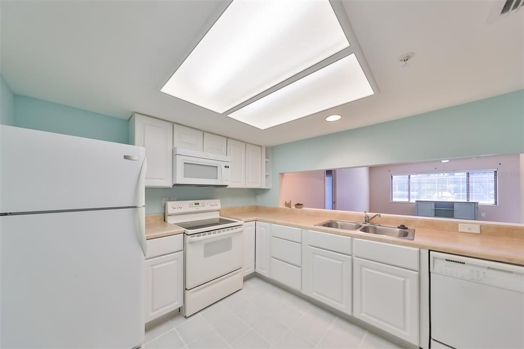 For Sale: $276,000 (2 beds, 2 baths, 1105 Square Feet)