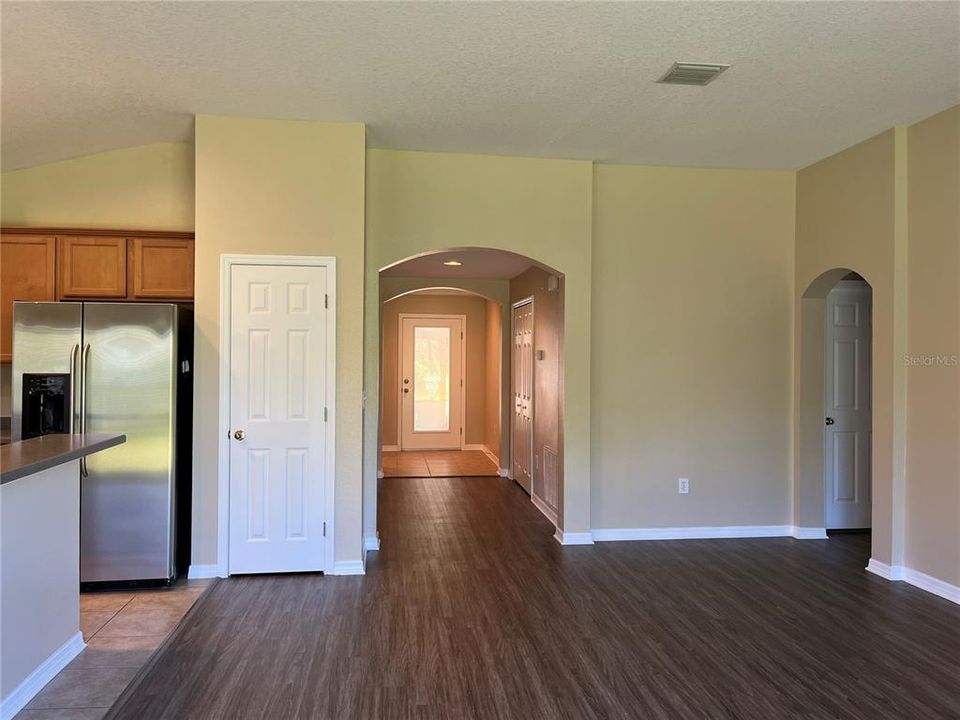 For Rent: $2,450 (3 beds, 2 baths, 1583 Square Feet)