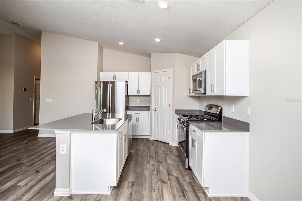 For Sale: $381,490 (3 beds, 2 baths, 1420 Square Feet)