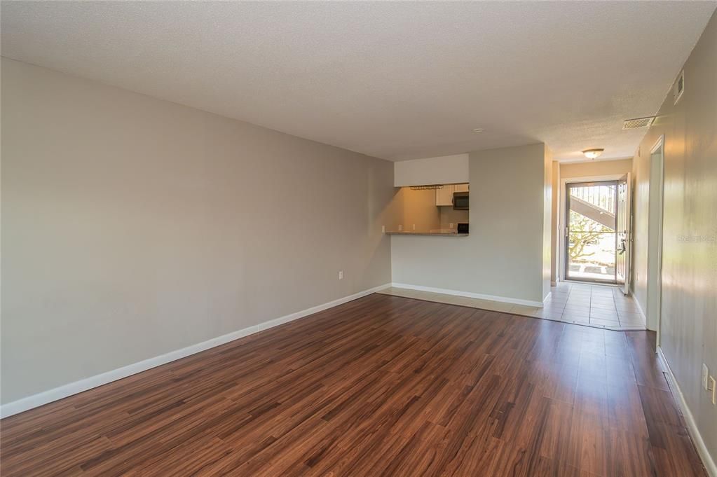 For Sale: $139,000 (2 beds, 1 baths, 840 Square Feet)