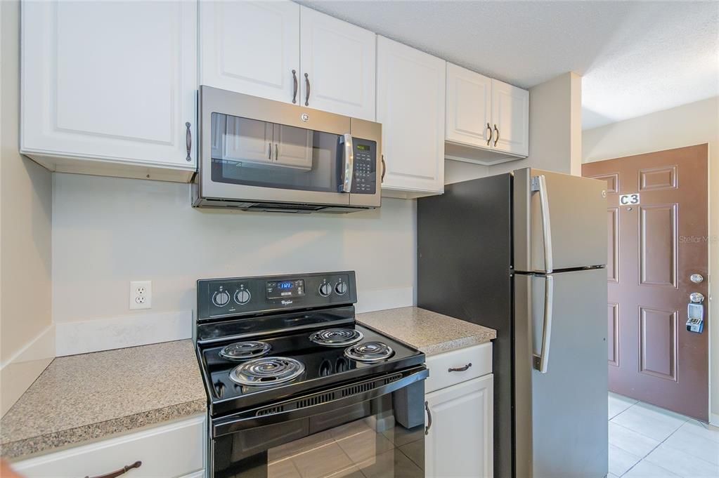 For Sale: $139,000 (2 beds, 1 baths, 840 Square Feet)