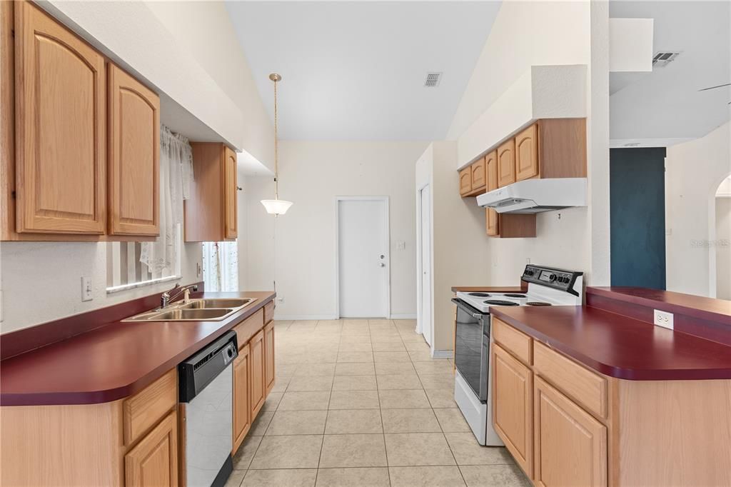 For Sale: $295,000 (2 beds, 2 baths, 1320 Square Feet)