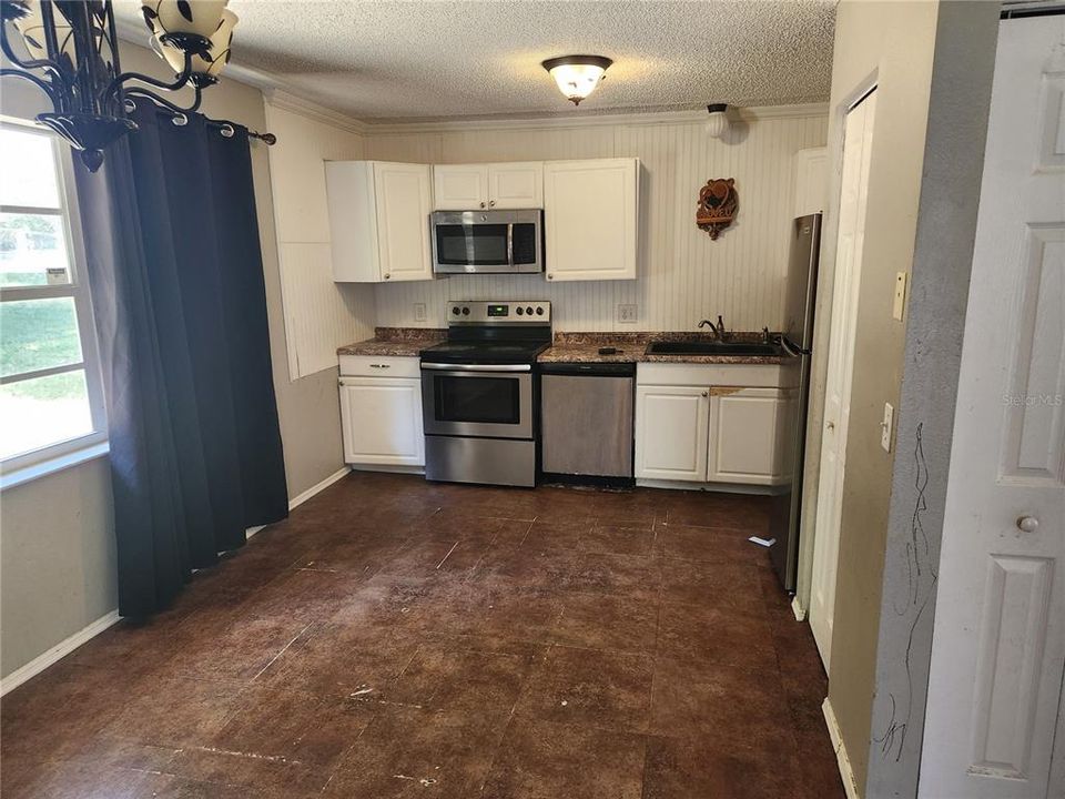 Recently Sold: $230,000 (3 beds, 1 baths, 1048 Square Feet)