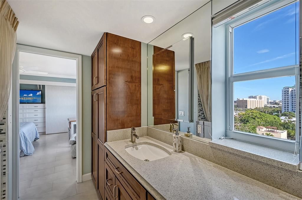 В аренду: $5,500 (2 спален, 2 ванн, 1221 Квадратных фут)