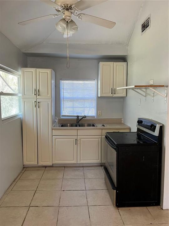 For Rent: $1,700 (2 beds, 1 baths, 847 Square Feet)