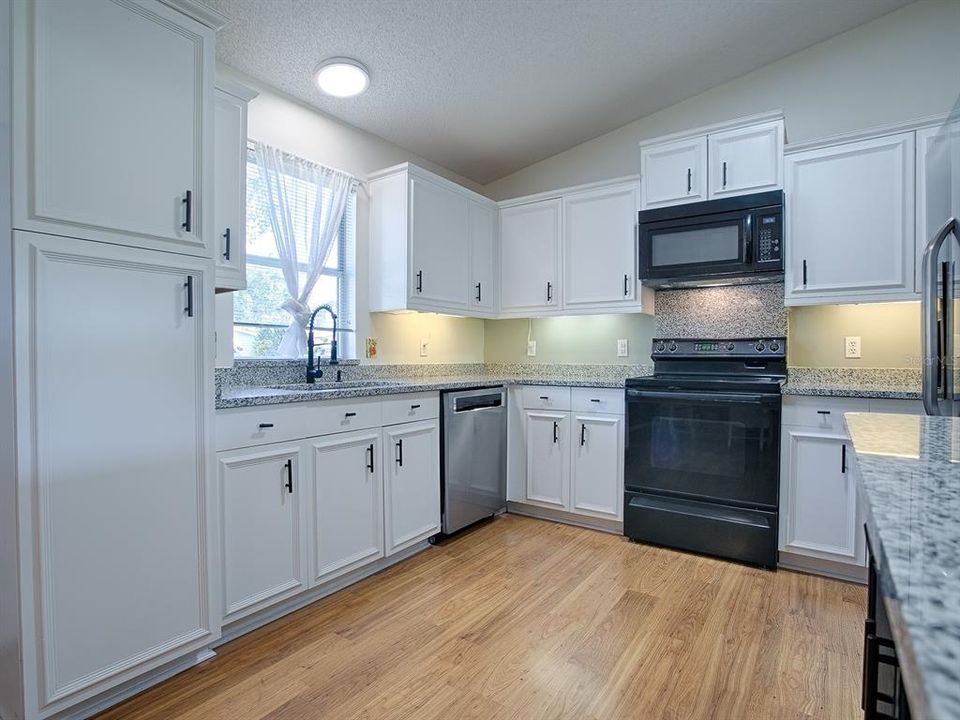 SPACIOUS KITCHEN WITH NEWER APPLIANCES