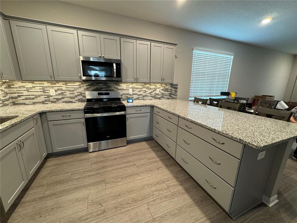 For Sale: $319,900 (2 beds, 2 baths, 1469 Square Feet)