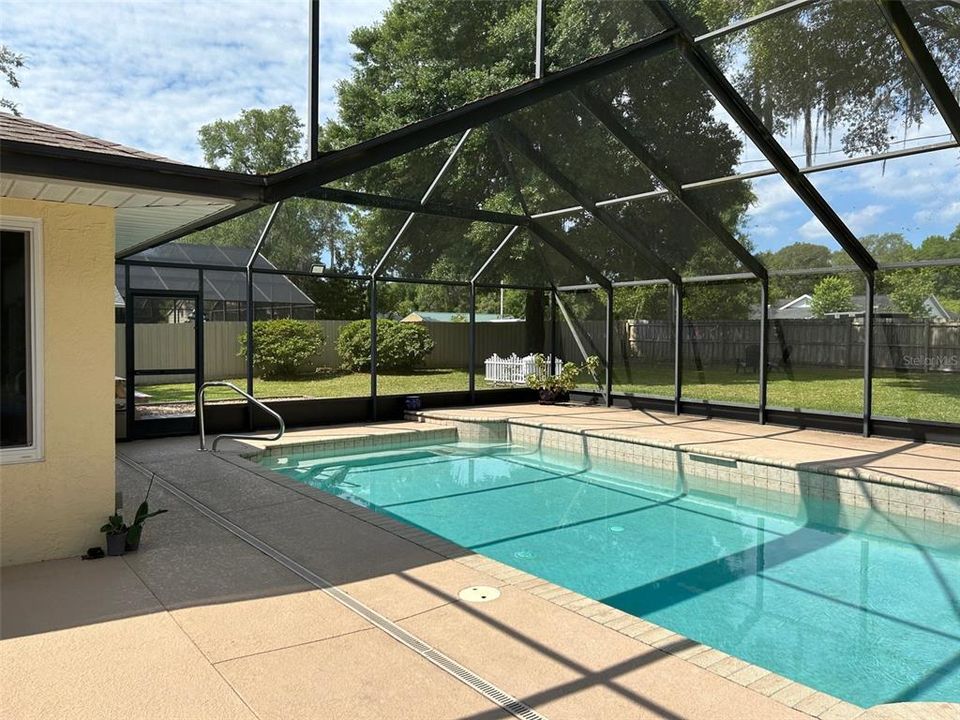 Pool area with grilling space