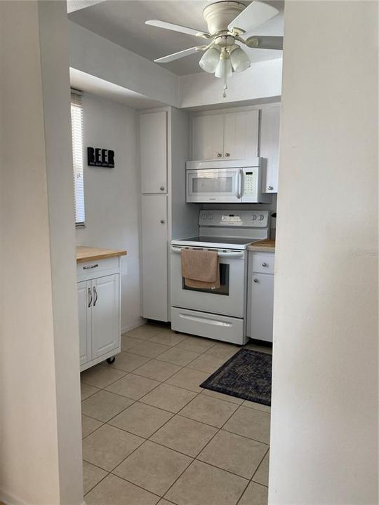 For Sale: $198,000 (2 beds, 2 baths, 910 Square Feet)