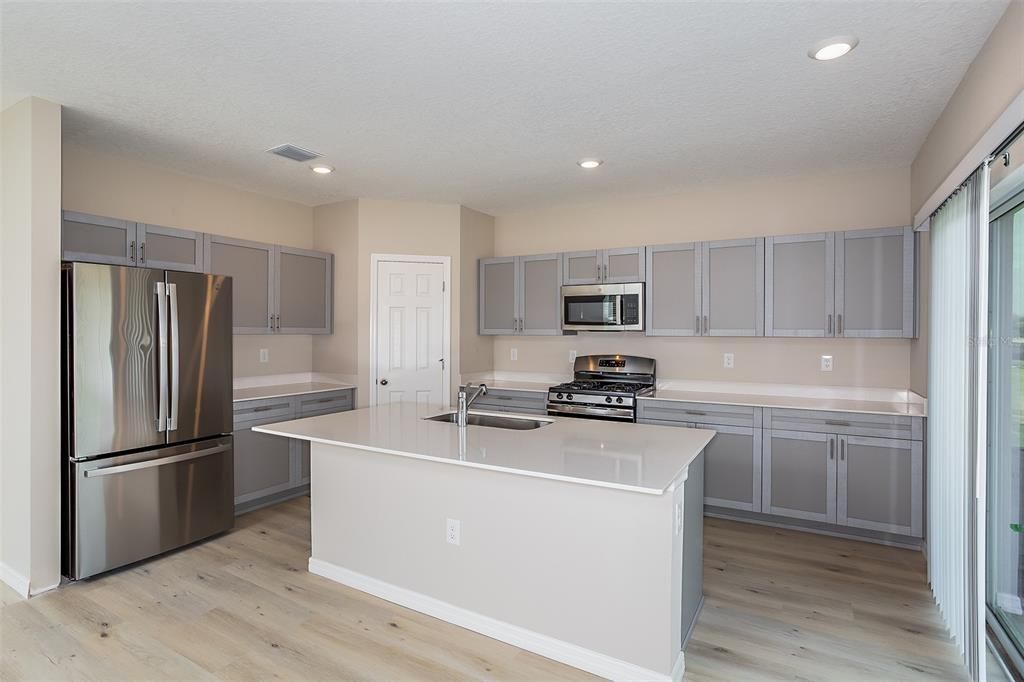 Active With Contract: $475,195 (5 beds, 3 baths, 2511 Square Feet)