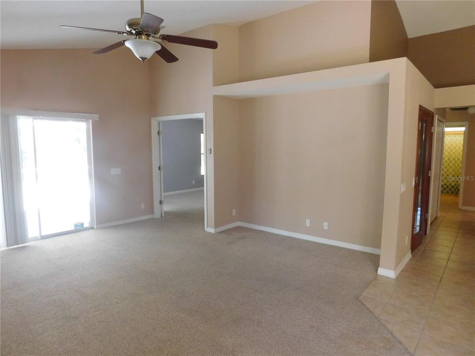 For Rent: $2,950 (4 beds, 2 baths, 1946 Square Feet)