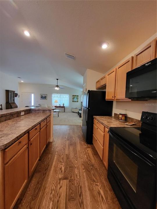 For Sale: $409,900 (3 beds, 2 baths, 1634 Square Feet)