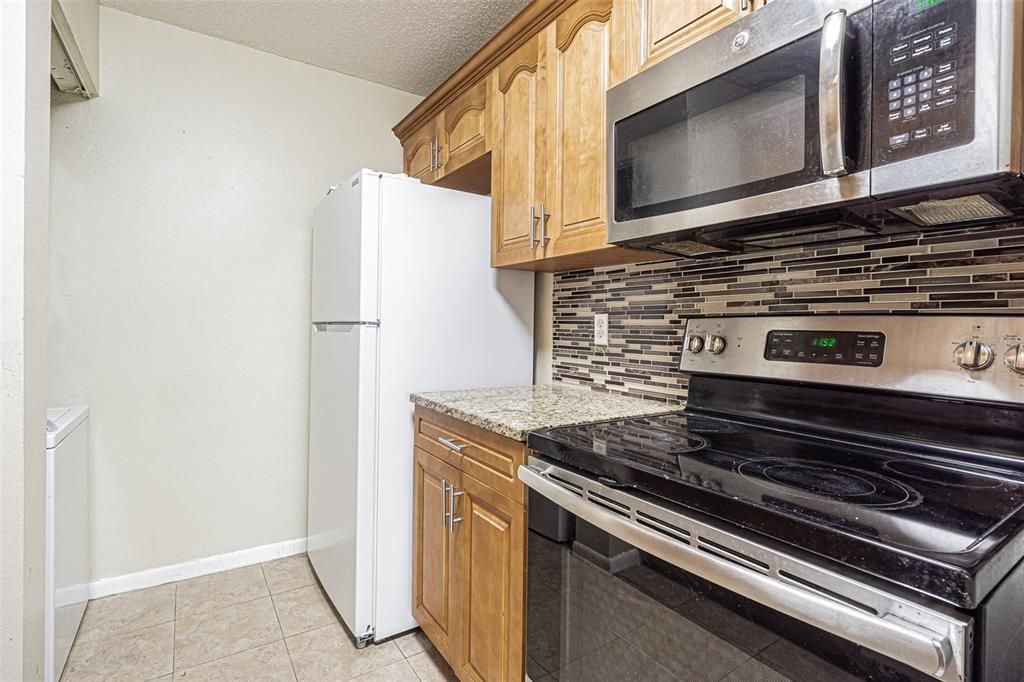 For Sale: $220,000 (2 beds, 2 baths, 875 Square Feet)