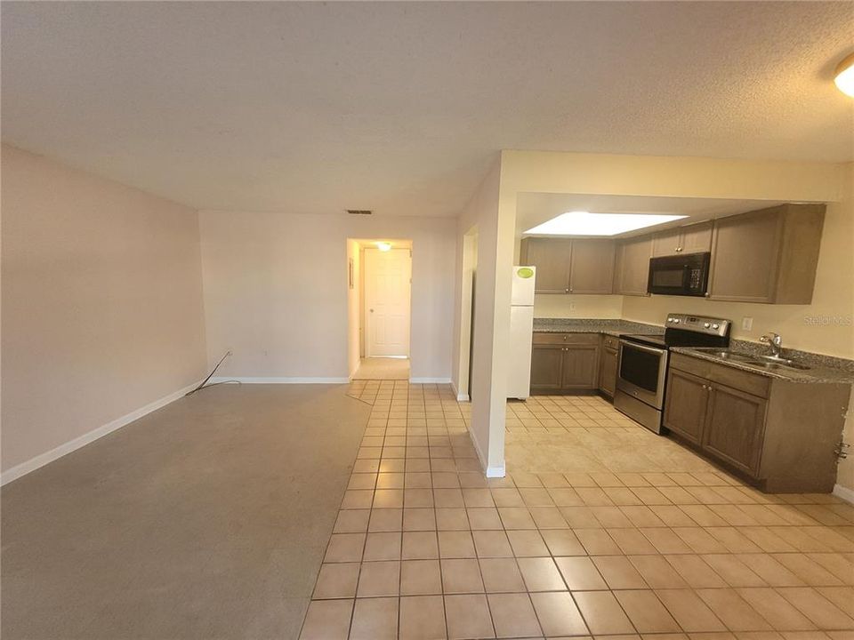 Recently Rented: $1,150 (1 beds, 1 baths, 715 Square Feet)