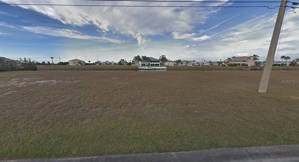 For Sale: $72,150 (0.17 acres)