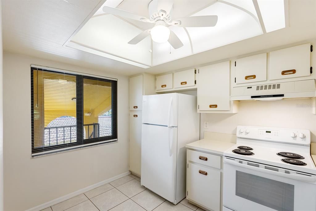 For Sale: $254,900 (2 beds, 2 baths, 1020 Square Feet)