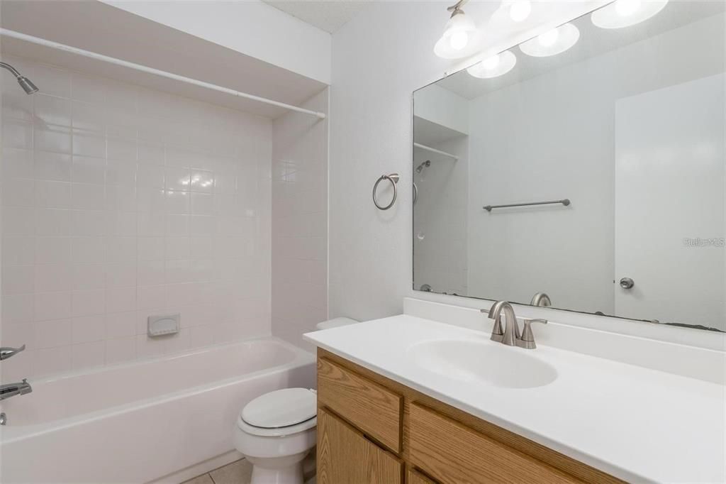 For Sale: $189,000 (2 beds, 2 baths, 927 Square Feet)
