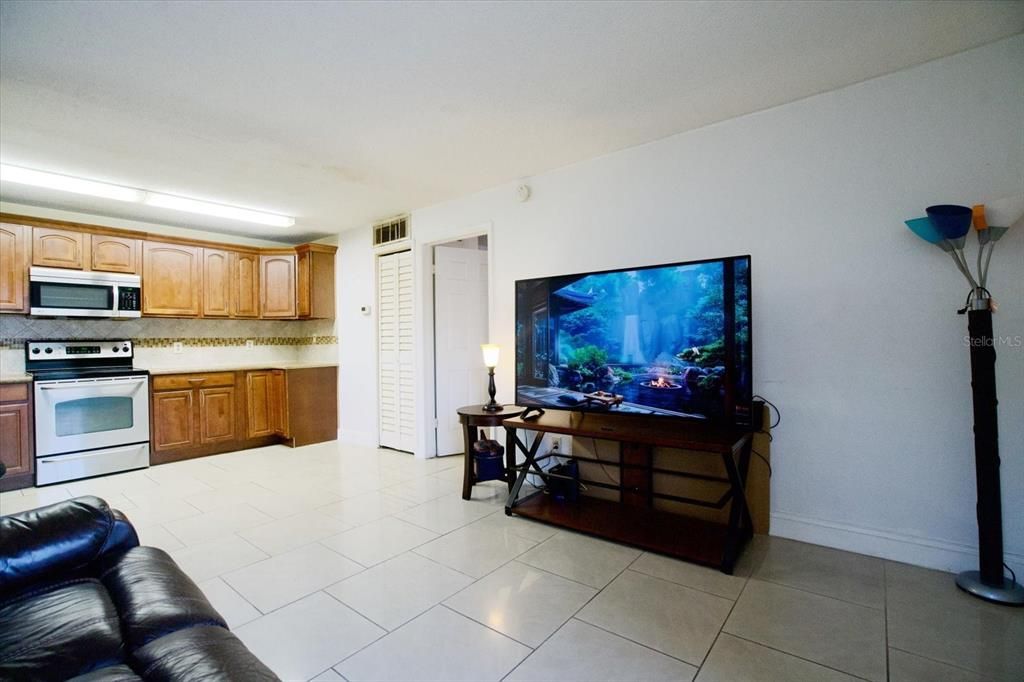 Active With Contract: $120,000 (1 beds, 1 baths, 580 Square Feet)