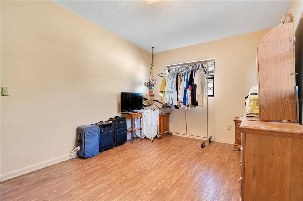 Active With Contract: $365,000 (3 beds, 1 baths, 1350 Square Feet)