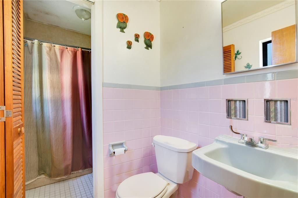 最近售出: $365,000 (3 贝兹, 1 浴室, 1350 平方英尺)