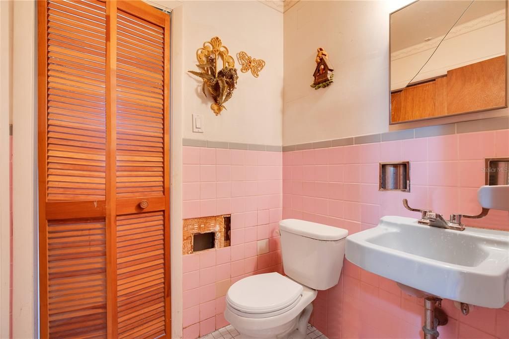 最近售出: $365,000 (3 贝兹, 1 浴室, 1350 平方英尺)