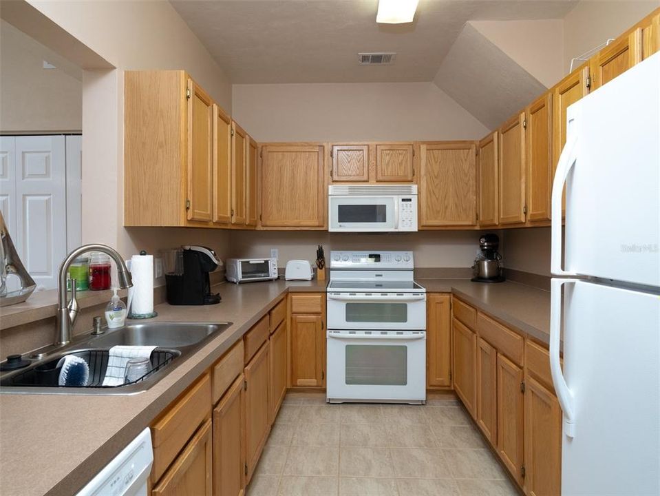For Sale: $449,900 (2 beds, 2 baths, 1400 Square Feet)