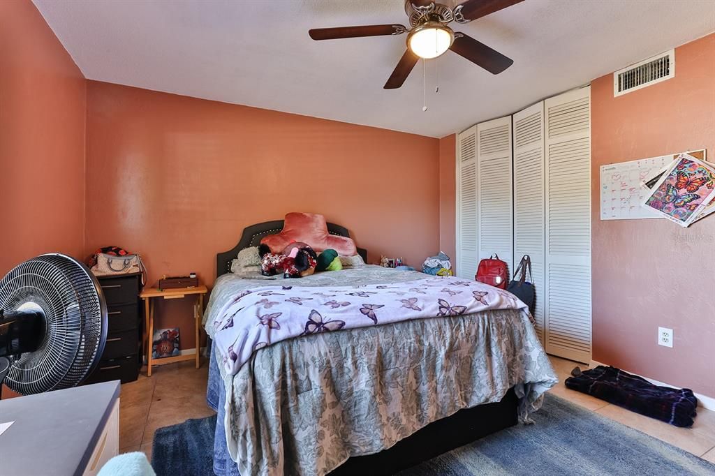 For Sale: $125,000 (2 beds, 1 baths, 936 Square Feet)