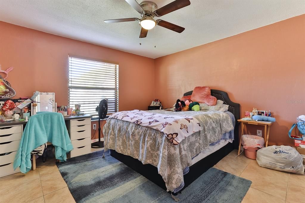 For Sale: $125,000 (2 beds, 1 baths, 936 Square Feet)