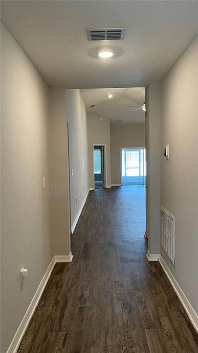 For Rent: $2,075 (4 beds, 2 baths, 2005 Square Feet)