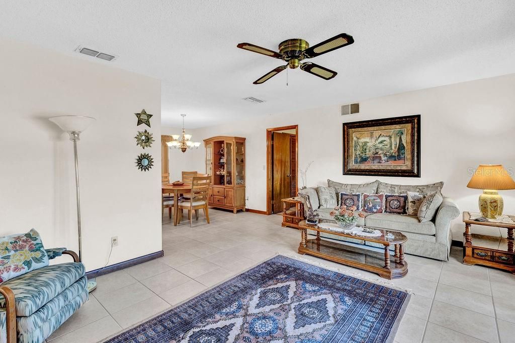Active With Contract: $279,900 (2 beds, 2 baths, 1501 Square Feet)