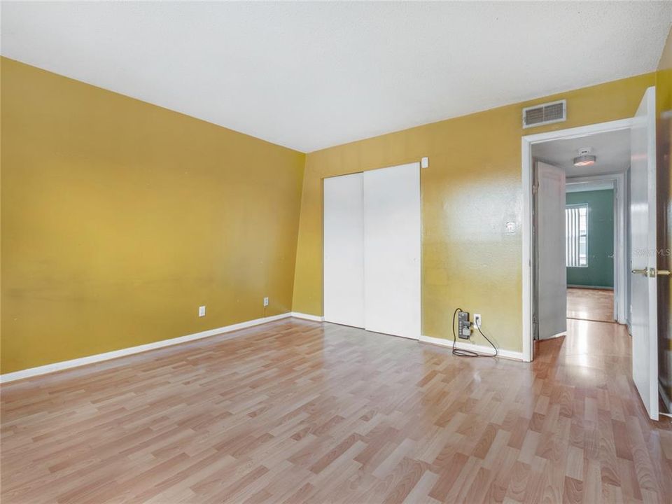 For Sale: $229,000 (2 beds, 2 baths, 1127 Square Feet)